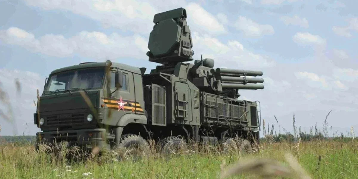 «Линия ПВО выстояла»: российские силы отразили рекордную атаку украинских дронов