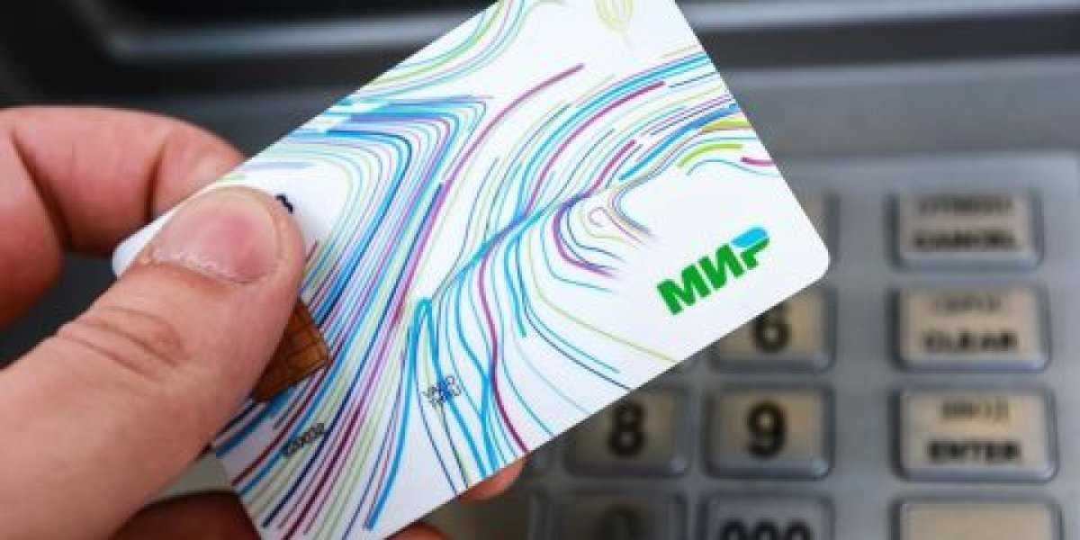 Карты под замком, биометрия в действии: Какие законы меняют жизнь россиян с 1 июля