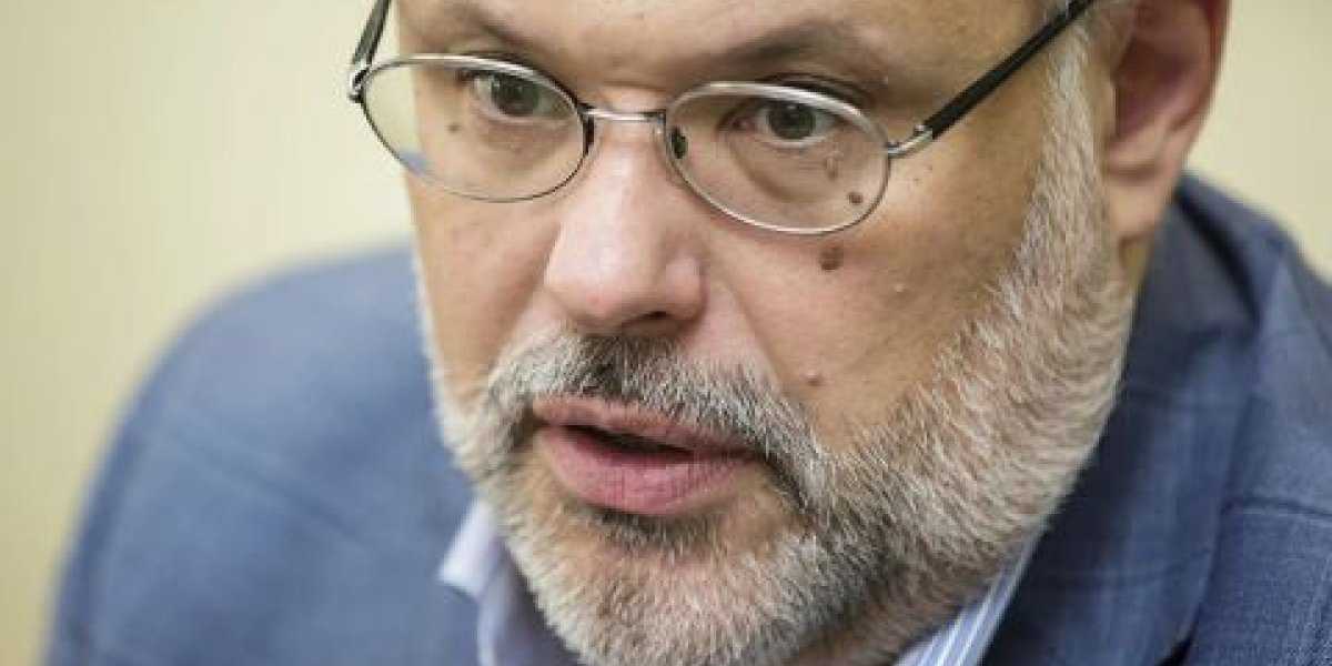Хазин: Финансовые тиски не позволят Трампу развязать большую войну