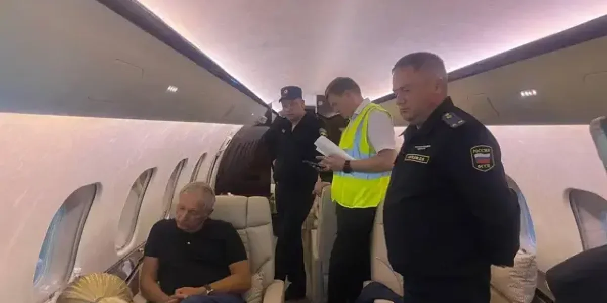 Путин «взял» еще одного олигарха прямо в самолете в Турцию. «Для него мы были жалкими людишками»