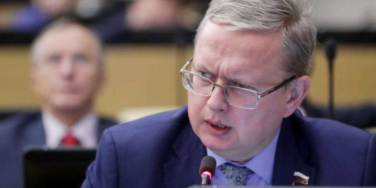 «В России отменили Конституцию!»: Делягин возмутился новым законом