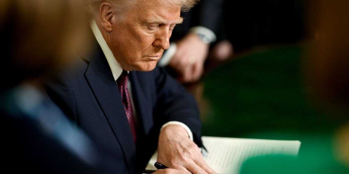 Подоляка высмеял «патриотичный блеф» Трампа: 17 батарей для Киева названы нереальными