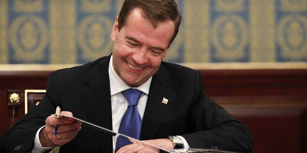 «Это слишком даже для него»: шутка Медведева про НАТО вызвала возмущение в Германии