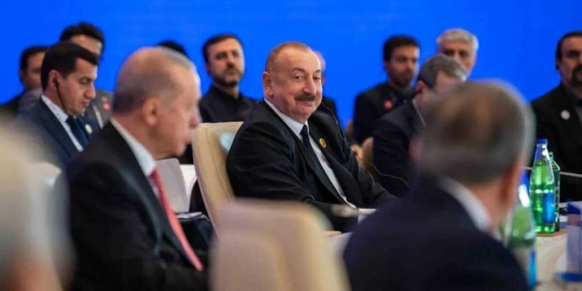 «Пашинян сдался Алиеву» – эксперт. Нашей 102-й базе выпишут билет на выход, а России – из Закавказья?