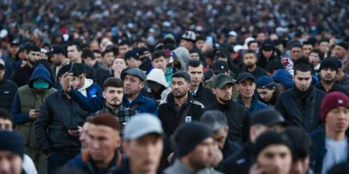 Российские элиты требуют у Путина завозить больше мигрантов: «Экономика загибается»