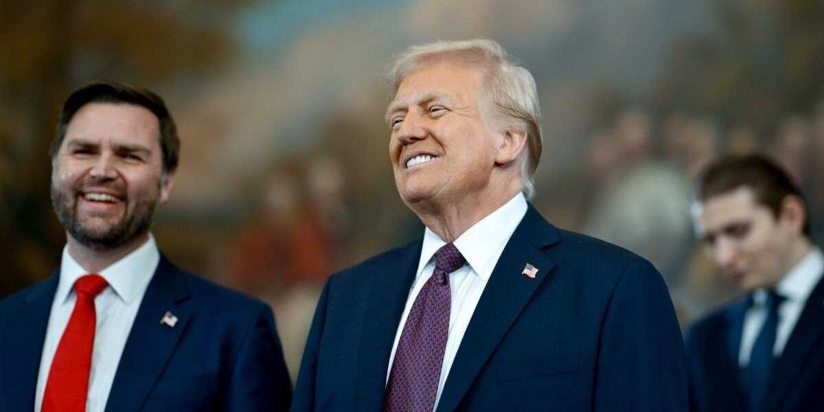От скандала к лести: почему Зеленский засыпает Трампа благодарностями