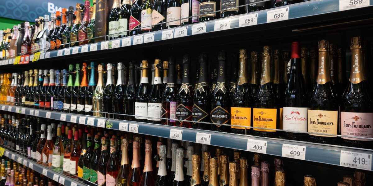 Подмосковье вводит «сухие дворы»: С 1 сентября запрещена продажа алкоголя в магазинах жилых зон