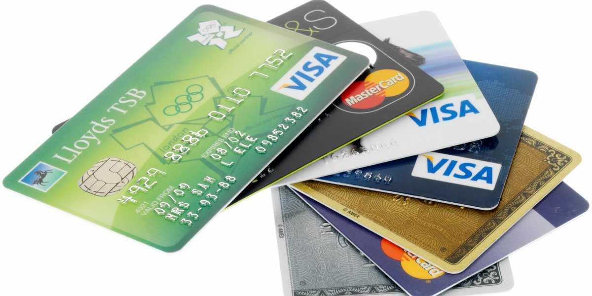 Плавный переход: ЦБ установит срок замены старых Visa и Mastercard на «Мир»