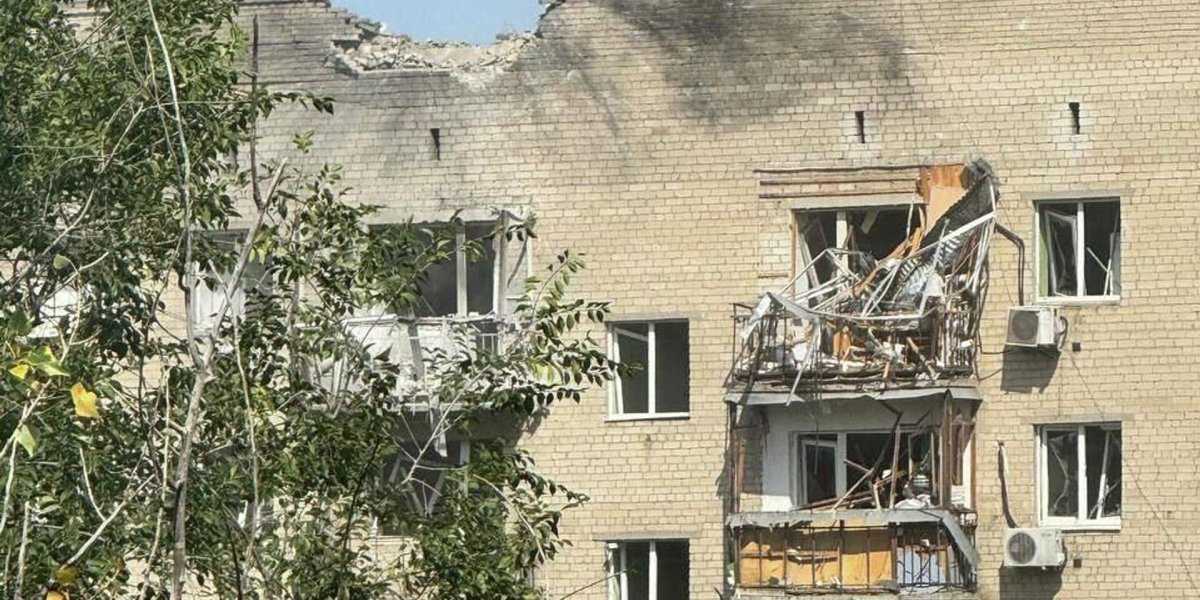 Беспилотник атаковал жилой дом в центре Ростова: 13 пострадавших, введен режим ЧС
