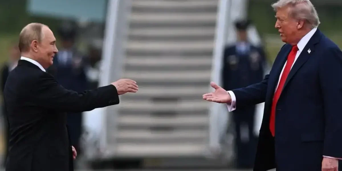 Американские СМИ обратили внимание на необычные детали встречи Путина и Трампа