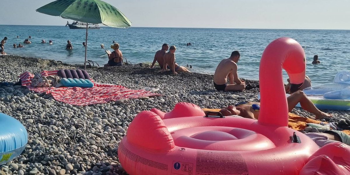 Сентябрь у моря: Эксперт назвала лайфхаки для экономного пляжного отдыха россиян
