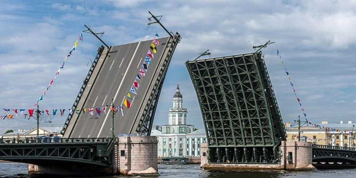 Химический запах в Петербурге: город накрыло смогом
