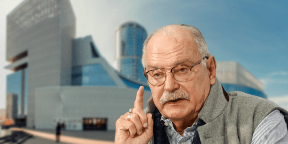 «Надо из России куда-то переехать» – Михалков понял, чему учит детей «Ельцин-центр»