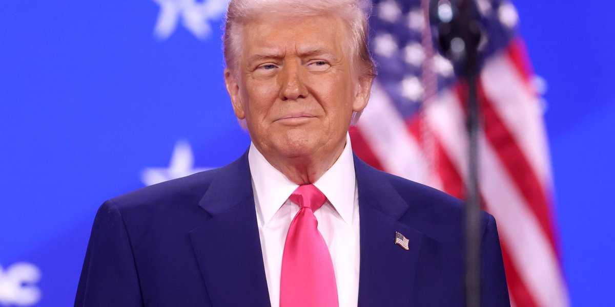 Трамп заявил о снижении пошлин на импорт из Китая после встречи с Си Цзиньпином Трамп заявил о снижении пошлин на импорт из Китая после встречи с Си Цзиньпином