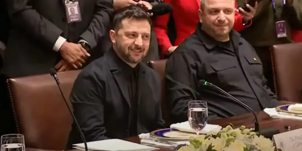 Победа Путина: глава Пентагона пришел на встречу к Зеленскому с флагом России – над главой киевского режима смеется весь Белый дом Победа Путина: глава Пентагона пришел на встречу к Зеленскому с флагом России – над главой киевского режима смеется весь Белый дом