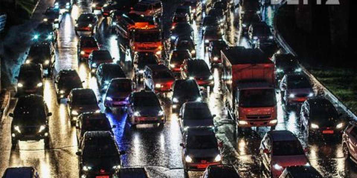 Владивосток встал в девятибалльных пробках: город парализован ремонтами и авариями Владивосток встал в девятибалльных пробках: город парализован ремонтами и авариями