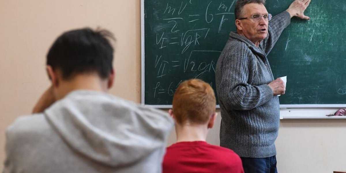 Двенадцать лет за партой: в России обсуждают увеличение срока школьного обучения Двенадцать лет за партой: в России обсуждают увеличение срока школьного обучения