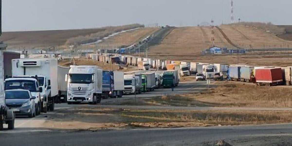 Секреты границы России и Казахстана: почему встали 10 тысяч фур?