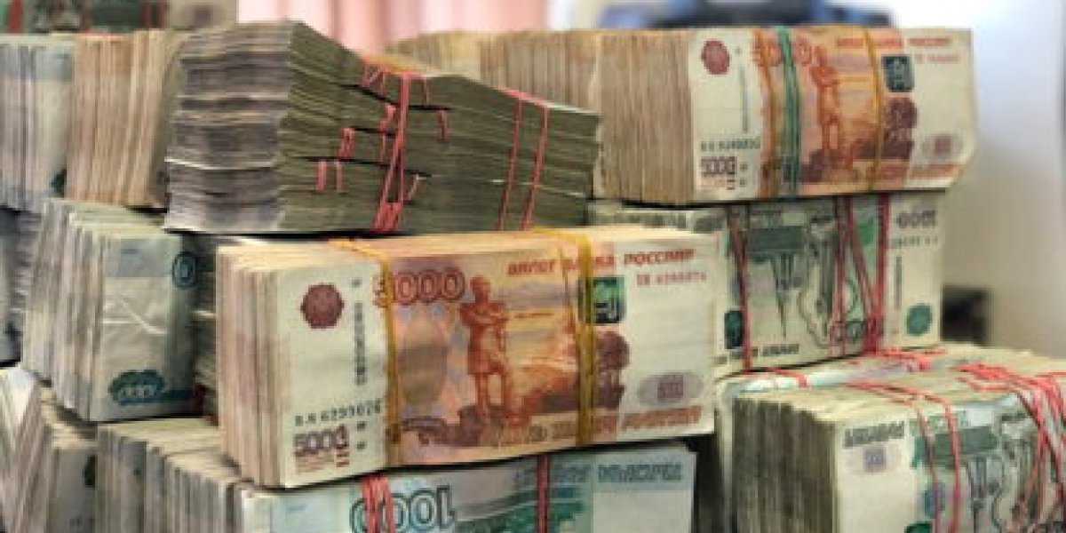 Наличные возвращаются: россияне массово снимают деньги с карт