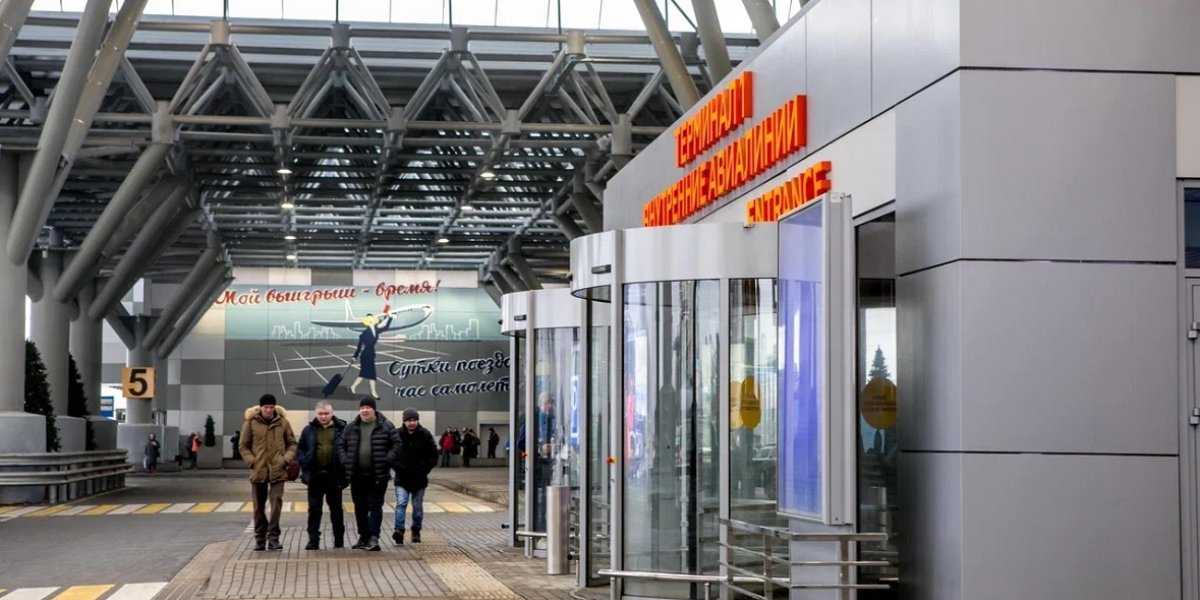 Беспилотная угроза в Уфе: Самолеты ушли на запасные аэродромы из-за ограничений Беспилотная угроза в Уфе: Самолеты ушли на запасные аэродромы из-за ограничений