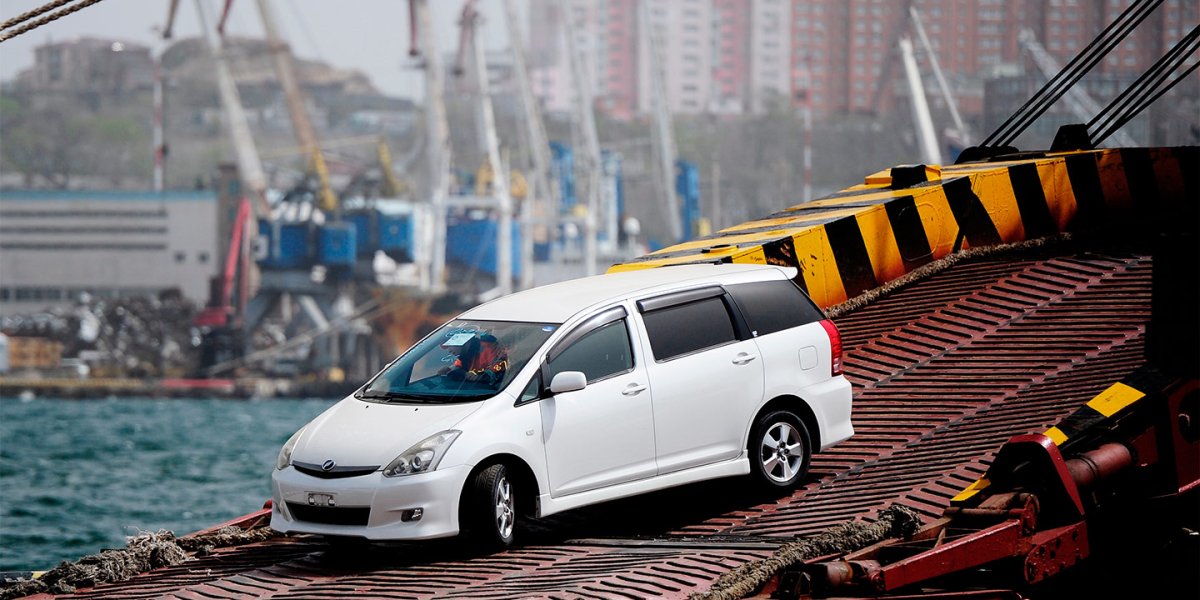 Конец эпохи: почему праворульные и гибридные автомобили оказались под запретом в России