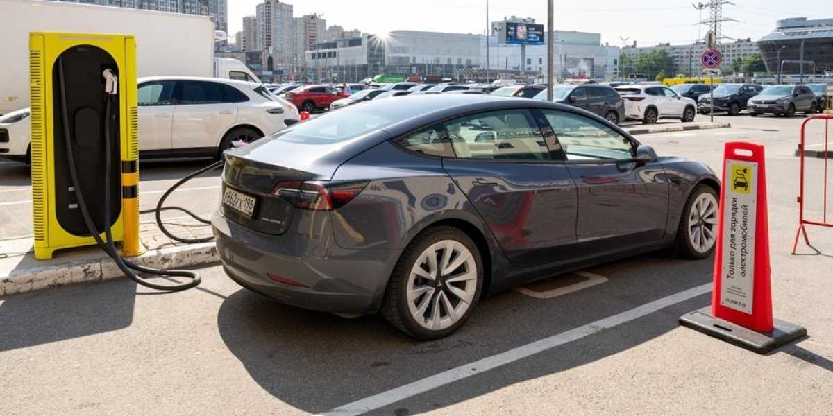 Россияне бросились скупать электрокары: как грядущий утильсбор вызвал осенний ажиотаж Россияне бросились скупать электрокары: как грядущий утильсбор вызвал осенний ажиотаж