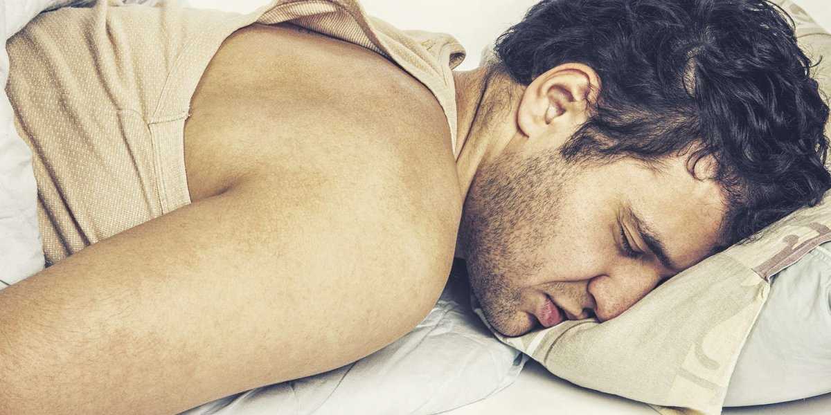 Сон на боку: скрытая опасность для вашей внешности