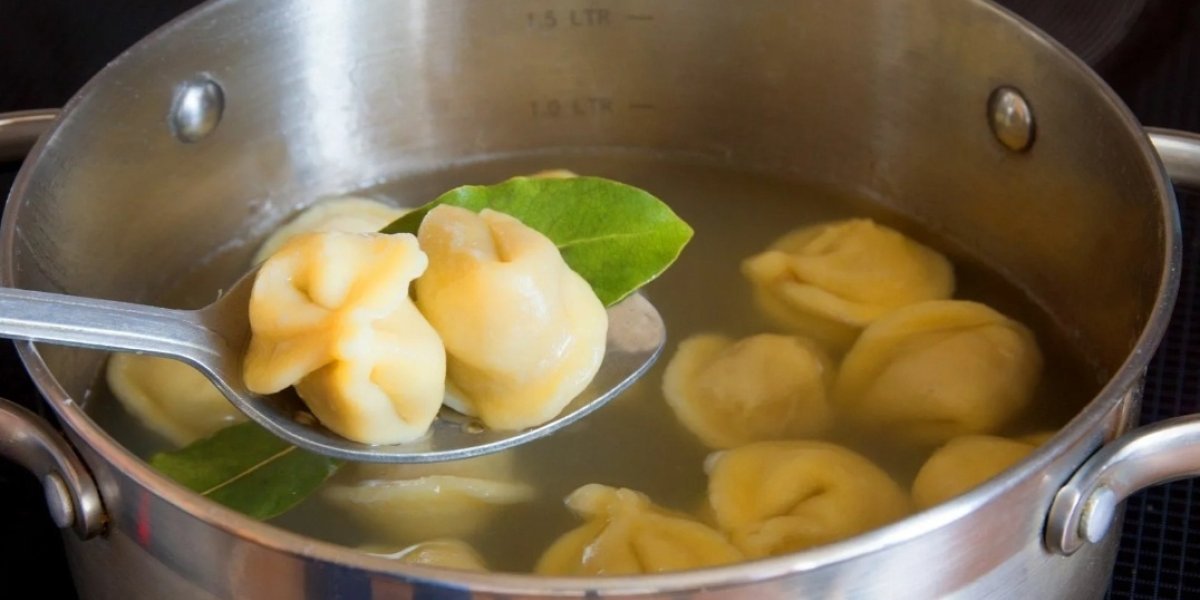 Секрет начинки: чем на самом деле опасны дешевые пельмени Секрет начинки: чем на самом деле опасны дешевые пельмени