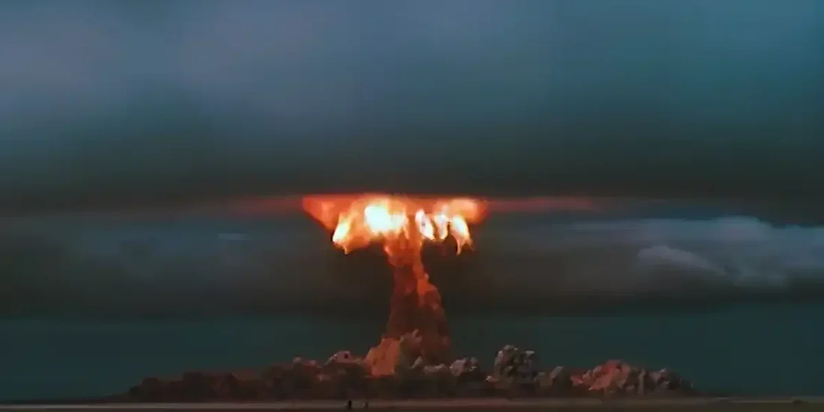 «Обрушит всю свою мощь»: французы обомлели от ядерных испытаний России «Обрушит всю свою мощь»: французы обомлели от ядерных испытаний России