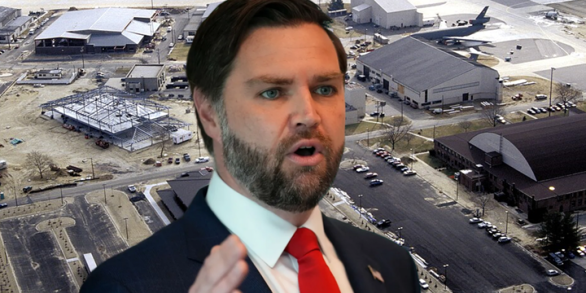 Американский позор – вице-президент США хвастался оружием «Made in China»