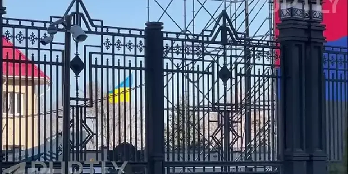 Почти «замуровали» украинское посольство. Истерика в соцсетях. Что сделала Киргизия