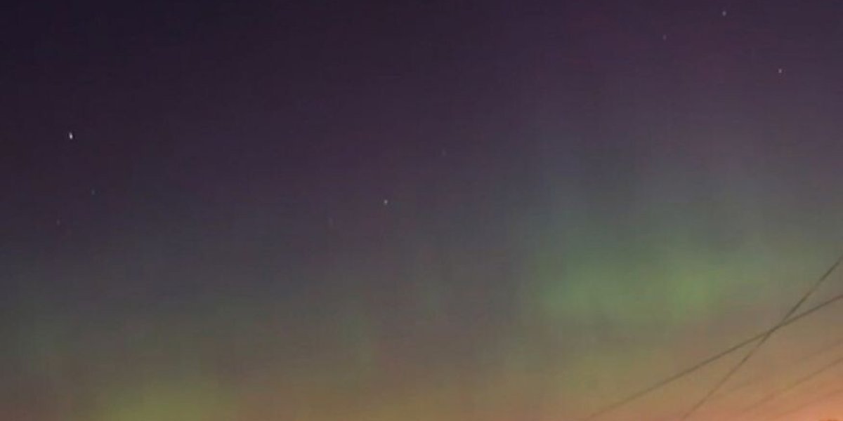 Вторая волна солнечной атаки: мощная магнитная буря вызвала полярные сияния в центре России Вторая волна солнечной атаки: мощная магнитная буря вызвала полярные сияния в центре России