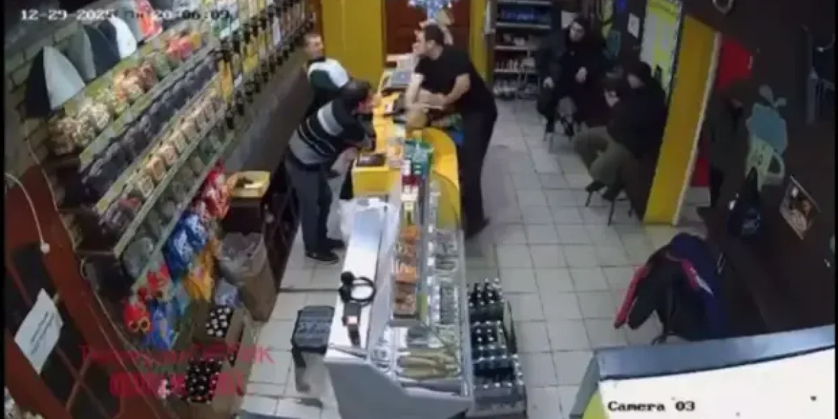 Парень дал отпор банде грабителей Абдуллы. А теперь оправдывается перед начальником МВД и сидящим рядом главой диаспоры Парень дал отпор банде грабителей Абдуллы. А теперь оправдывается перед начальником МВД и сидящим рядом главой диаспоры