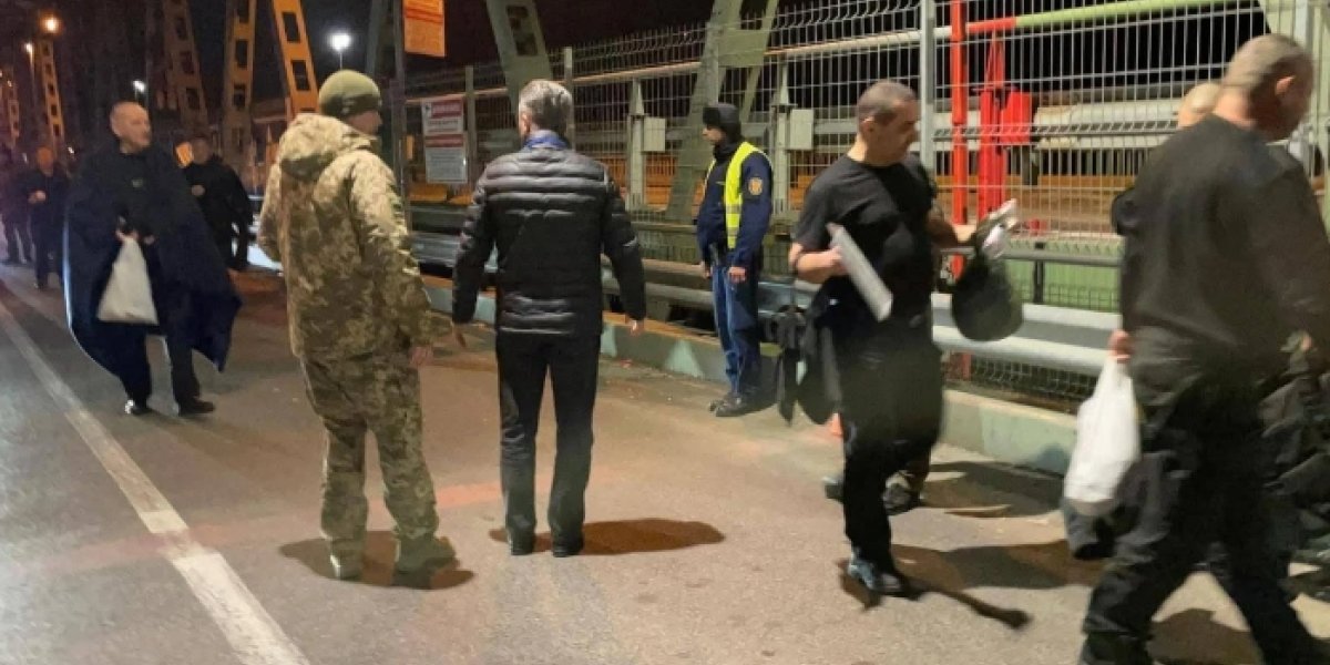 Орбан нащупал сладкое место: задержанные фургоны с наличкой вели к европейским хозяевам «евромайдана» по-венгерски Орбан нащупал сладкое место: задержанные фургоны с наличкой вели к европейским хозяевам «евромайдана» по-венгерски