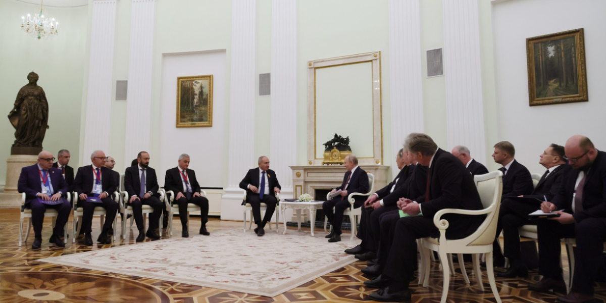 &laquo;Путин нас не спас. Почему?&raquo;: Завтрак, которым чуть не &laquo;подавился&raquo; Пашинян